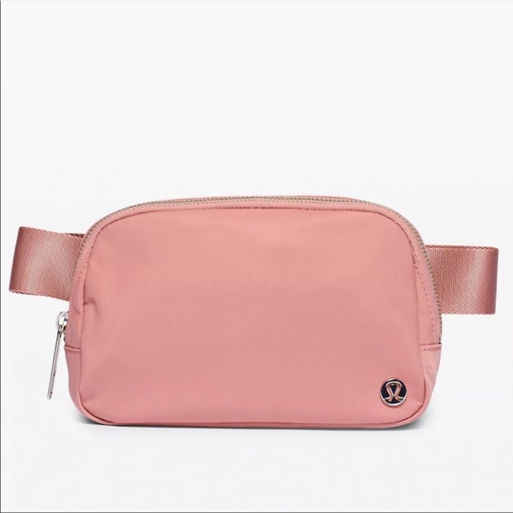 Lululemon Everywhere Belt Bag
